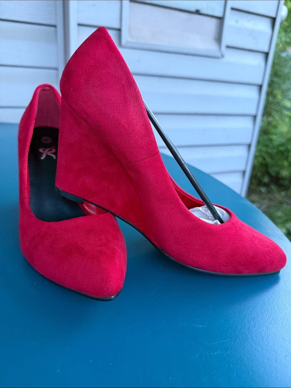 NWT in box Women’s Red Faux Suede Pointed-Toe Wedges size 7.5